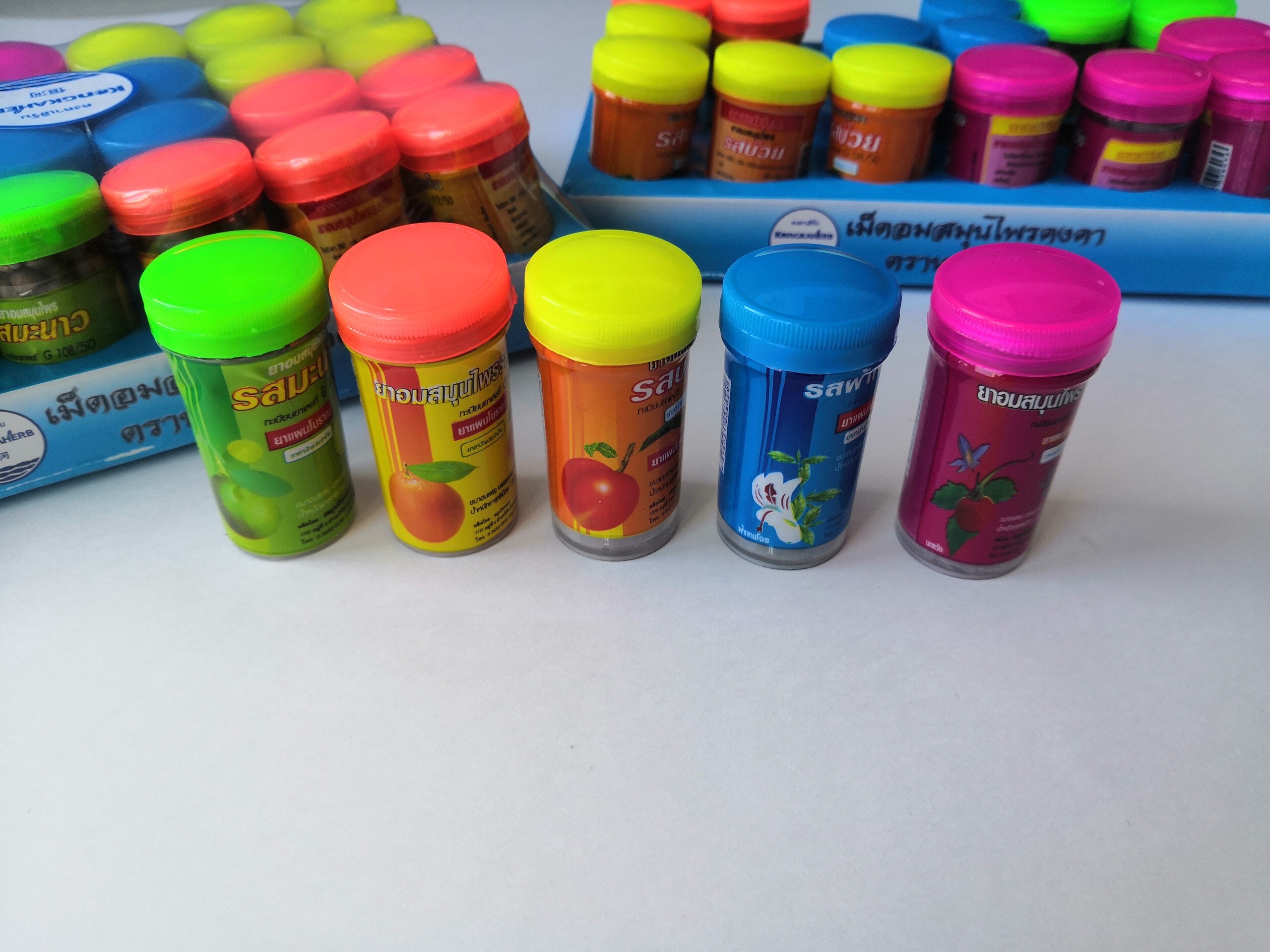 Натуральные травяные шарики от кашля и боли в горле из Тайланда с Паслёном Kongka Herb купить в Москве и Московской области.