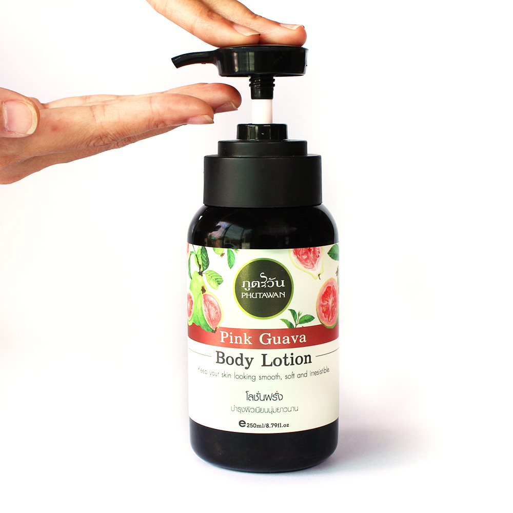 Натуральный лосьон для тела из Тайланда для гладкой и мягкой кожи Розовая гуава Phutawan Pink Guava Body lotion купить в Москве и Московской области.