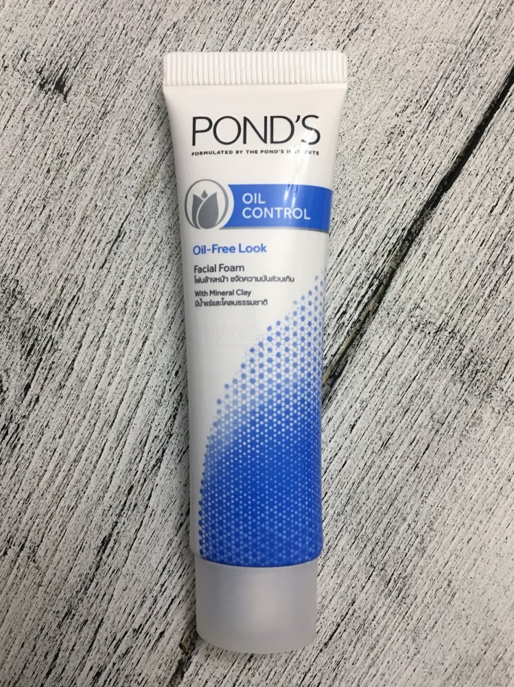 Тайская Натуральная матирующая пенка для умывания для жирной кожи Pond’s Oil Control Oil-free Look Facial Foam 15 мл. Таиланд