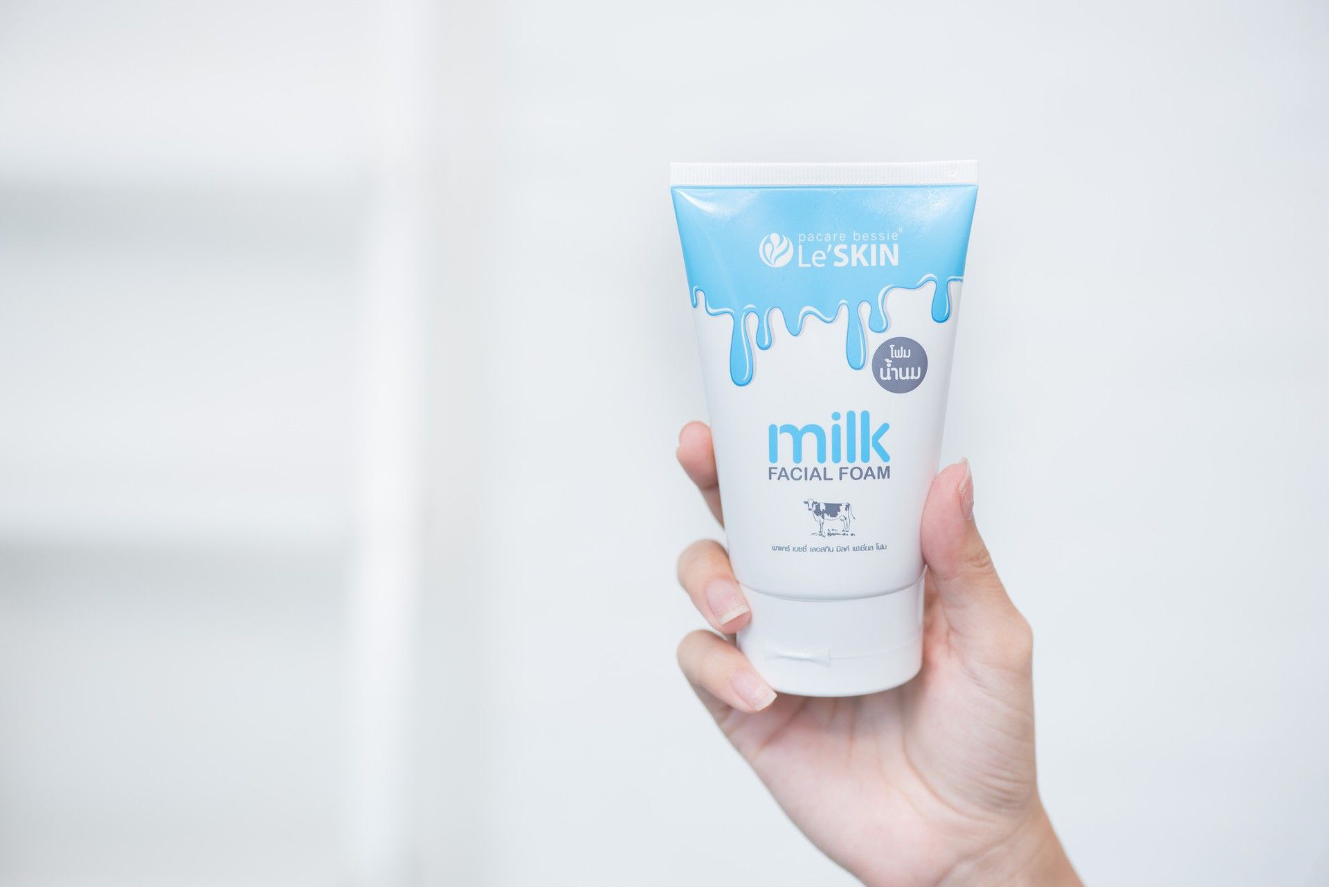 Тайская пенка для умывания с коровьим молоком Le'skin Milk Facial foam 100 мл. умывалка таиланд